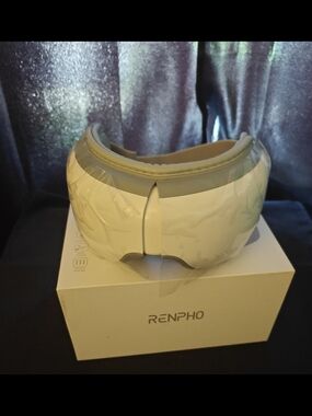 Renpho White Eye & Face Massager Mask - White